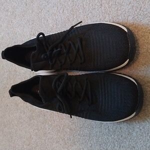 Cushionaire Tennis Shoes